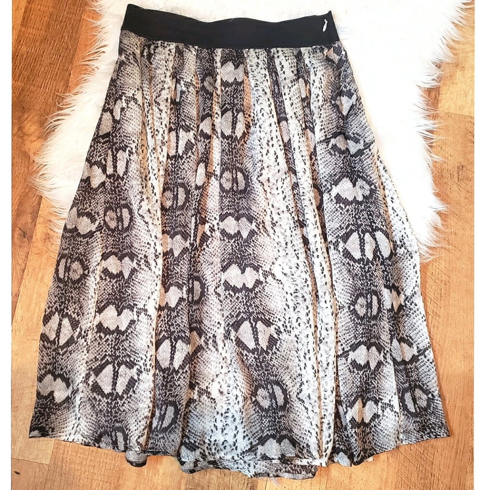 Skirt Snake Python White House Black Market size 4 small